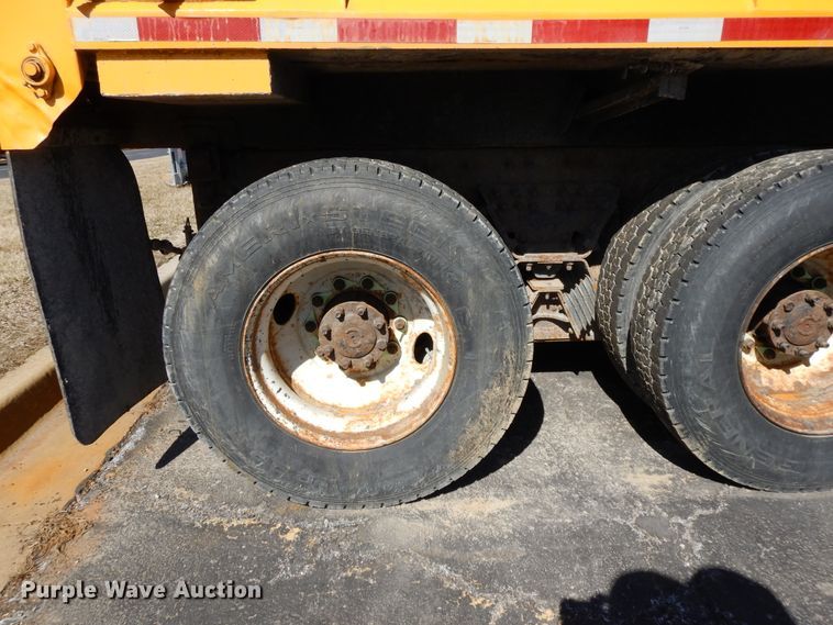 image for item DF5932 2006 International 7400 dump truck