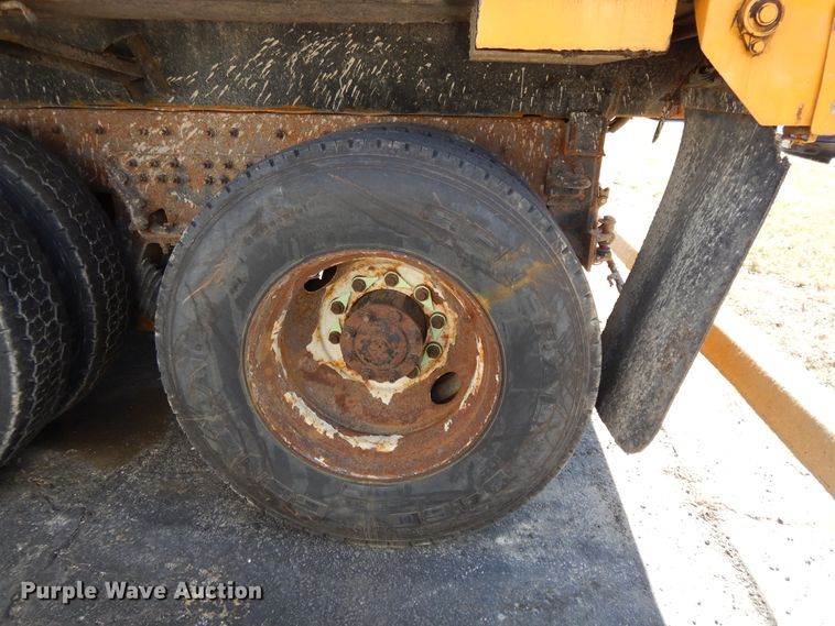 image for item DF5932 2006 International 7400 dump truck