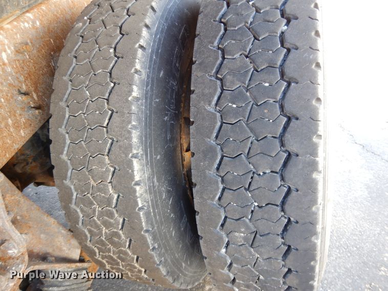 image for item DF5932 2006 International 7400 dump truck