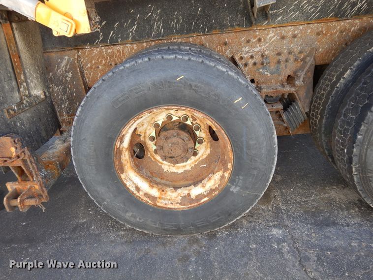 image for item DF5932 2006 International 7400 dump truck