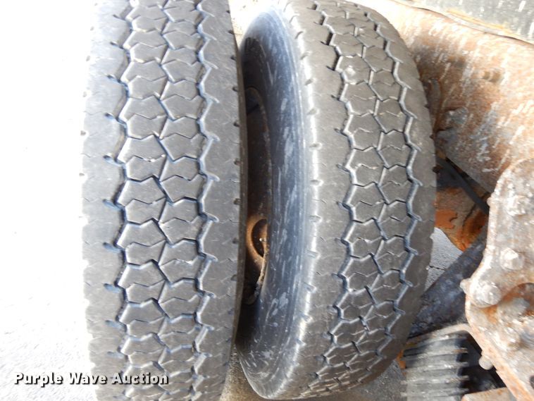 image for item DF5932 2006 International 7400 dump truck