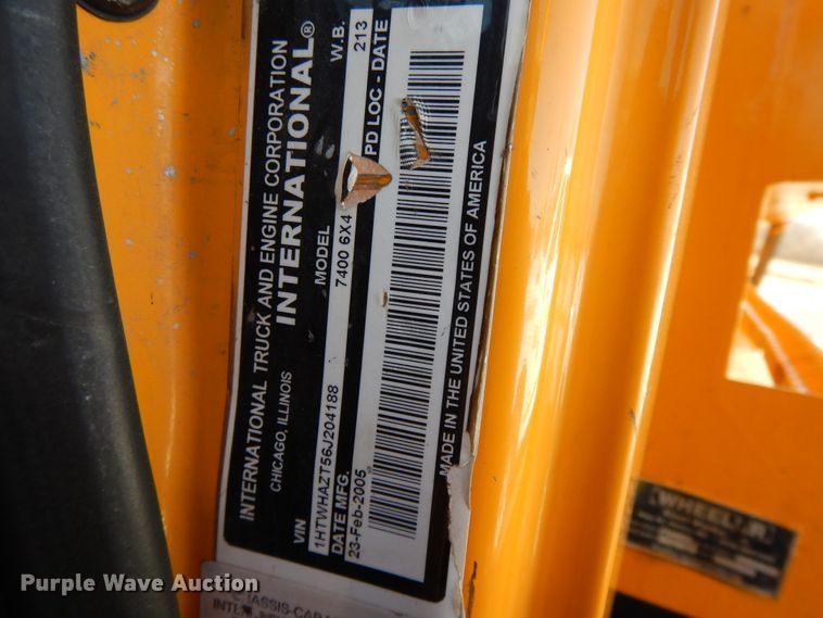 image for item DF5932 2006 International 7400 dump truck