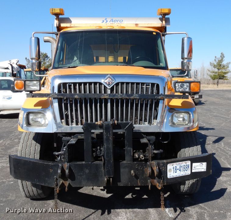 image for item DF5936 2006 International 7400 dump truck
