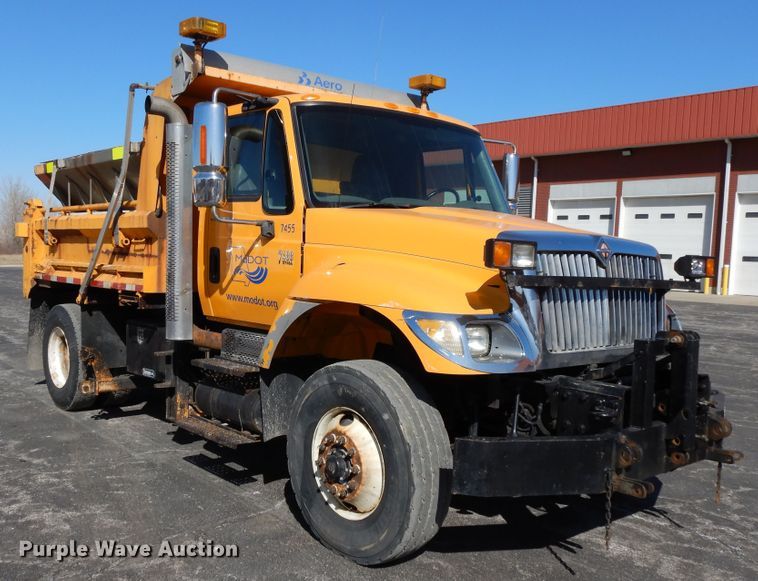 image for item DF5936 2006 International 7400 dump truck