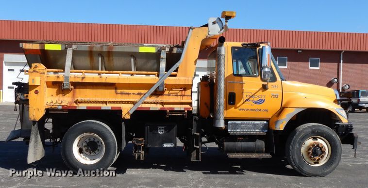 image for item DF5936 2006 International 7400 dump truck