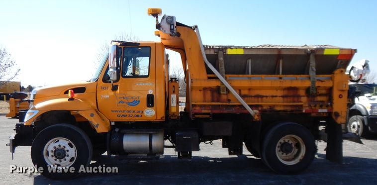 image for item DF5936 2006 International 7400 dump truck