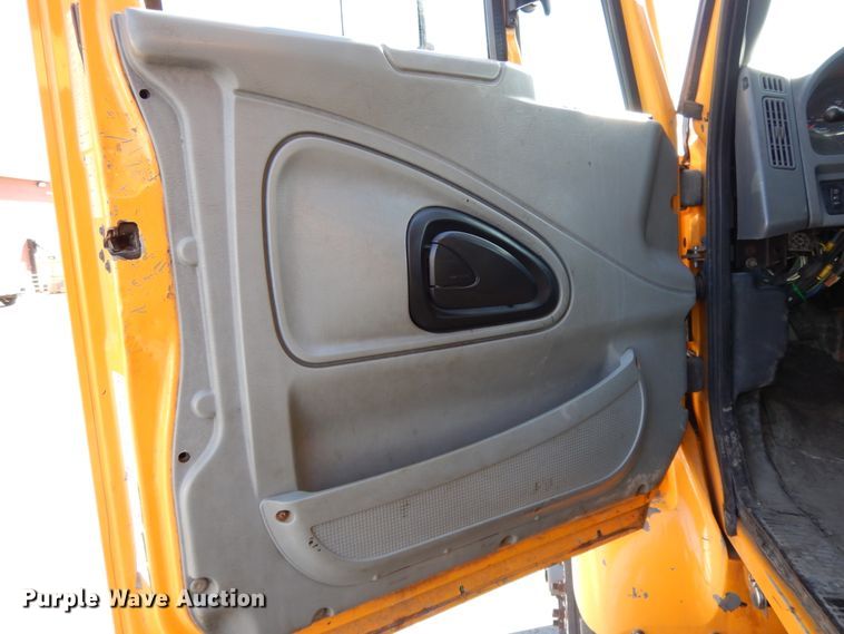 image for item DF5936 2006 International 7400 dump truck