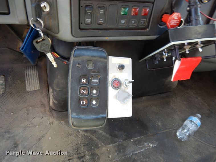 image for item DF5936 2006 International 7400 dump truck