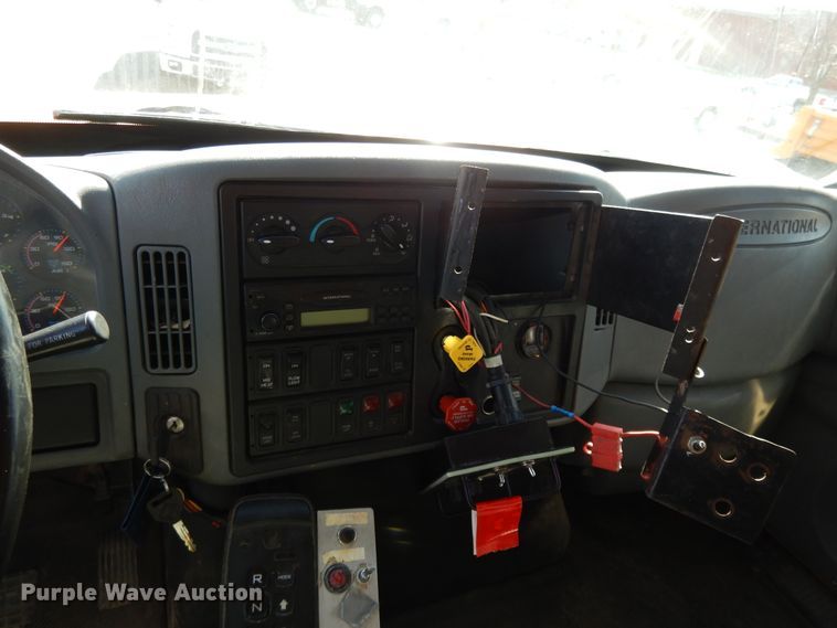 image for item DF5936 2006 International 7400 dump truck