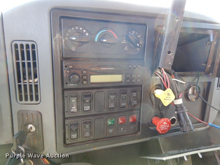 image for item DF5936 2006 International 7400 dump truck