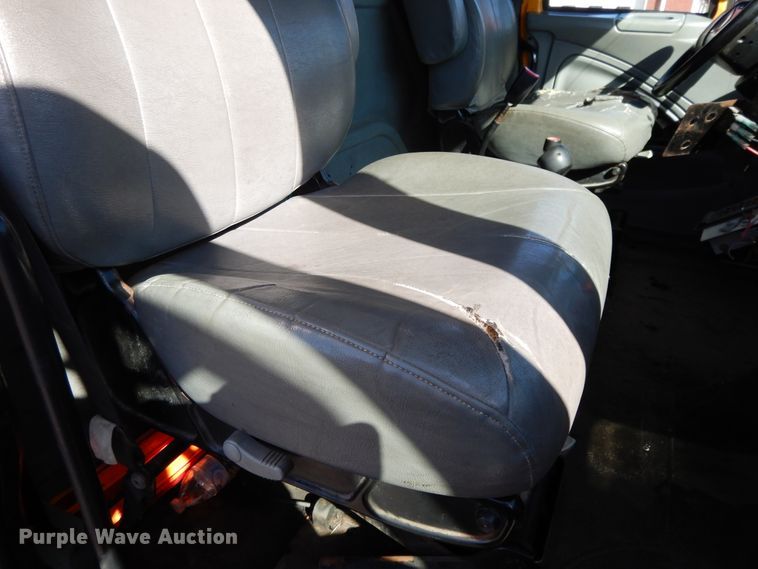 image for item DF5936 2006 International 7400 dump truck