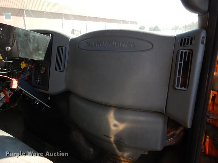 image for item DF5936 2006 International 7400 dump truck