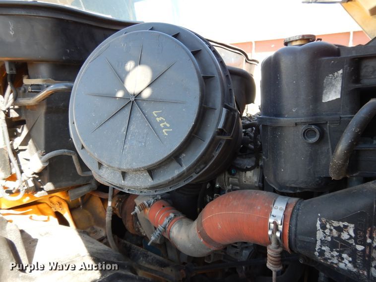 image for item DF5936 2006 International 7400 dump truck