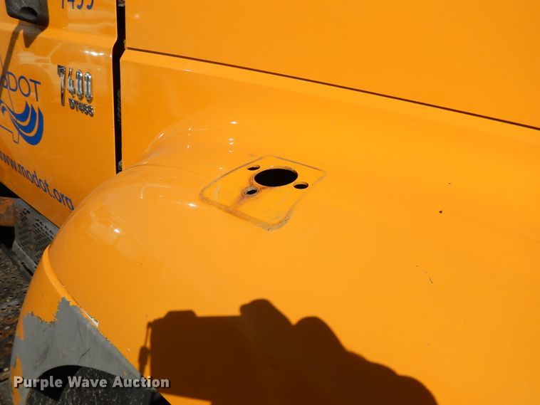 image for item DF5936 2006 International 7400 dump truck