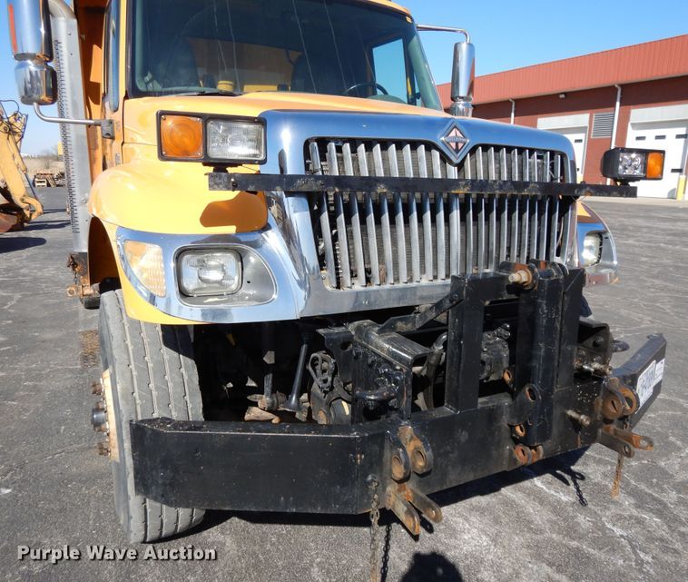 image for item DF5936 2006 International 7400 dump truck