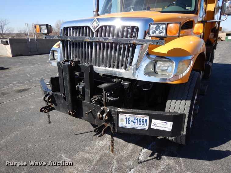 image for item DF5936 2006 International 7400 dump truck