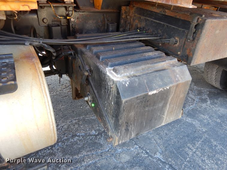 image for item DF5936 2006 International 7400 dump truck