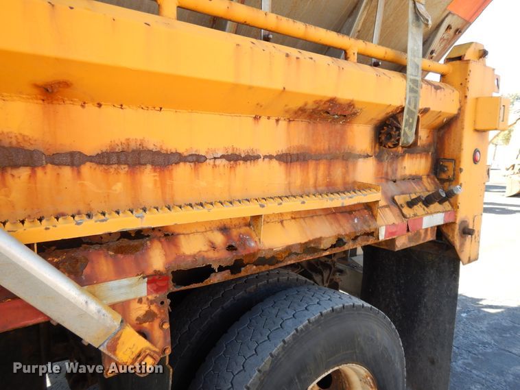 image for item DF5936 2006 International 7400 dump truck