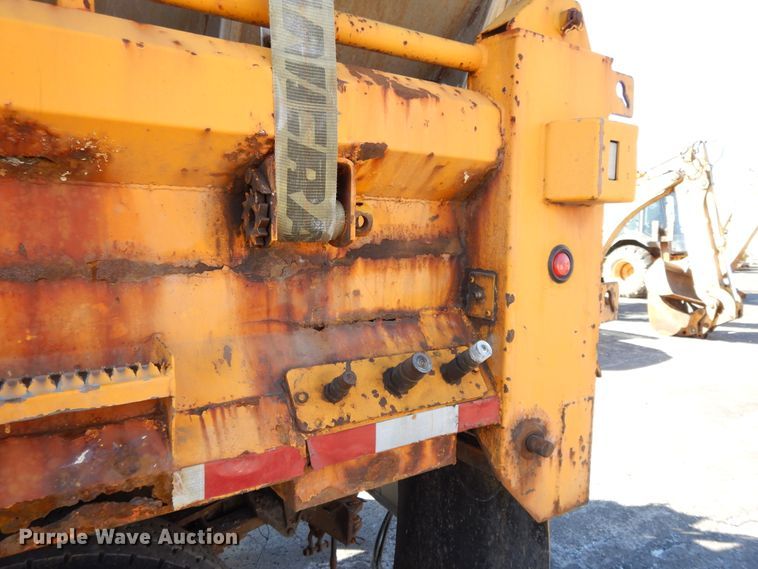 image for item DF5936 2006 International 7400 dump truck