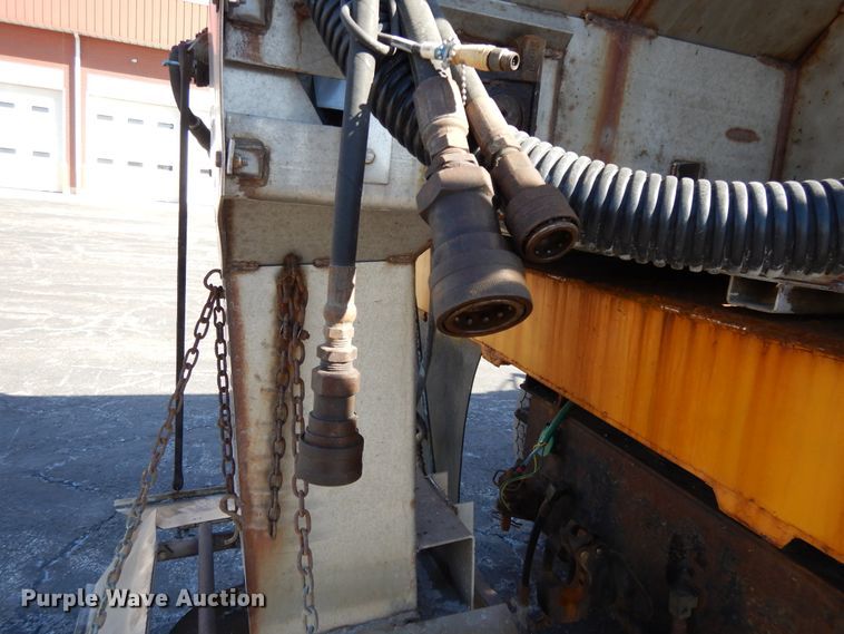 image for item DF5936 2006 International 7400 dump truck