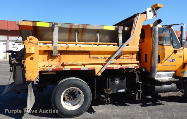 image for item DF5936 2006 International 7400 dump truck