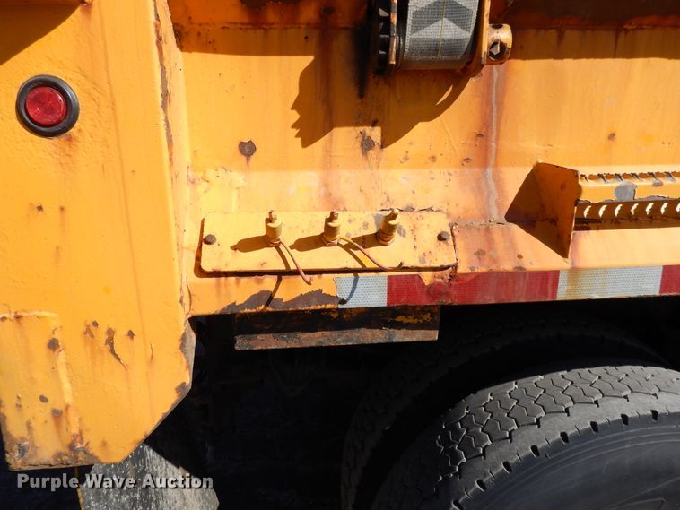 image for item DF5936 2006 International 7400 dump truck
