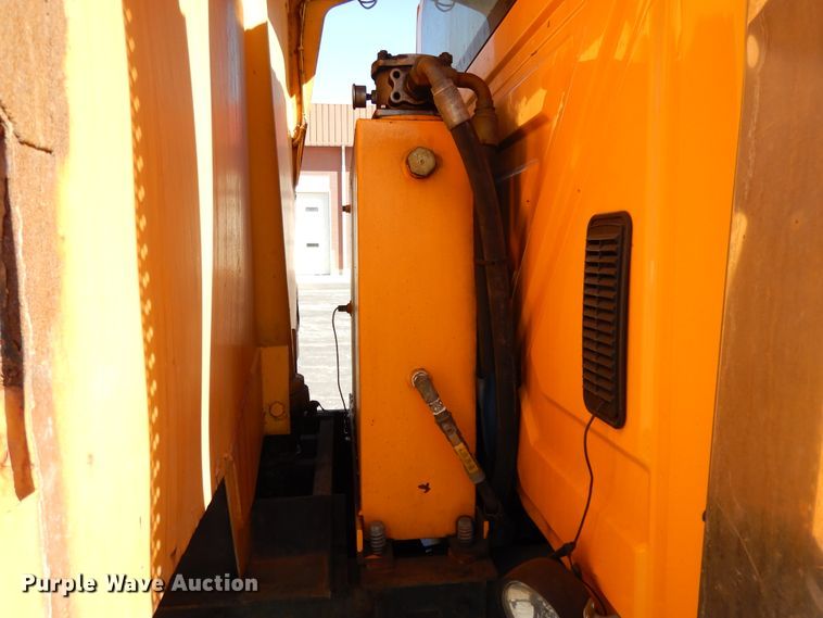 image for item DF5936 2006 International 7400 dump truck