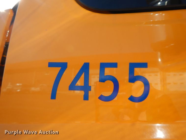 image for item DF5936 2006 International 7400 dump truck