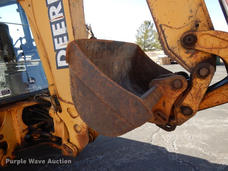 image for item DF5937 2003 John Deere 410G backhoe