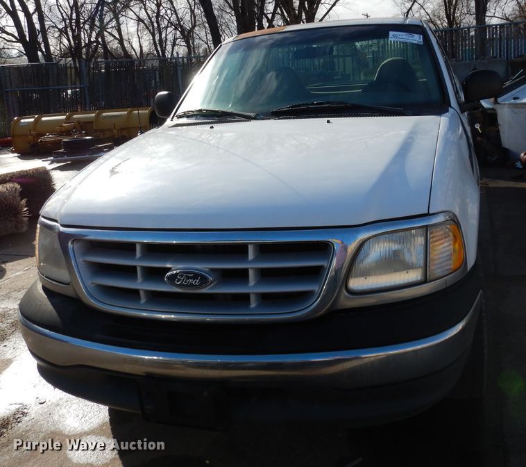 image for item DG6268 1999 Ford F150 XL pickup truck
