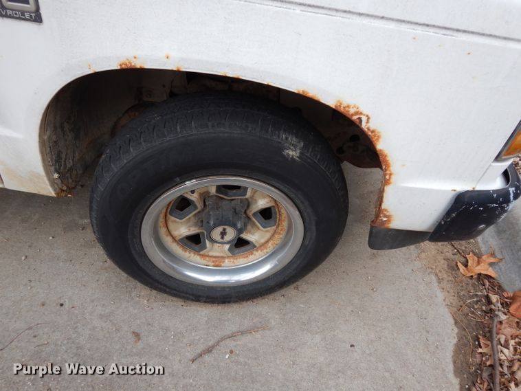 image for item DG6272 1989 Chevrolet S10 pickup truck