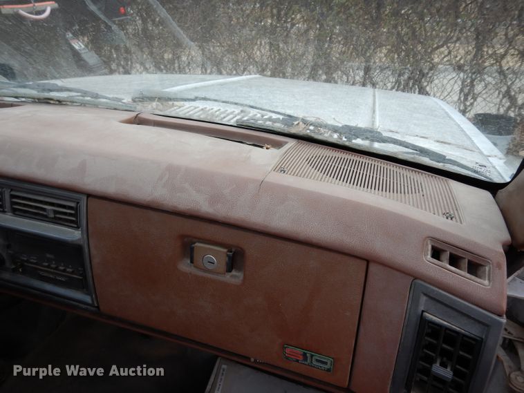 image for item DG6272 1989 Chevrolet S10 pickup truck