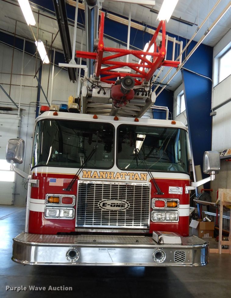 image for item DG6292 2001 E-one quint ladder fire truck
