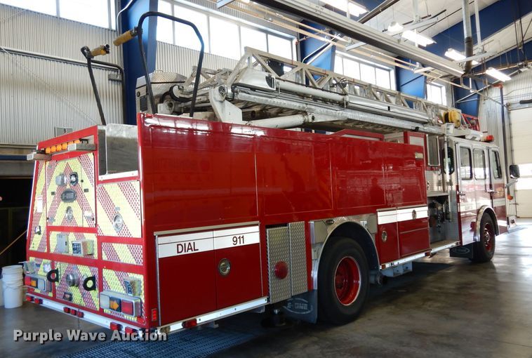 image for item DG6292 2001 E-one quint ladder fire truck