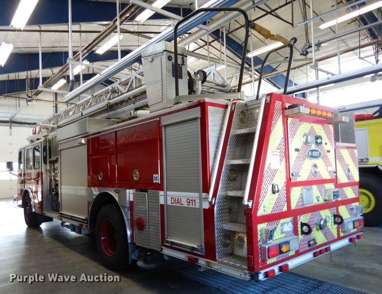 image for item DG6292 2001 E-one quint ladder fire truck