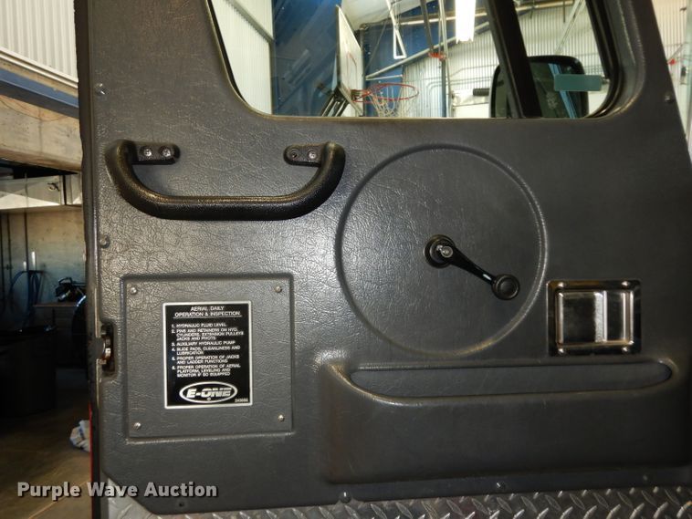 image for item DG6292 2001 E-one quint ladder fire truck