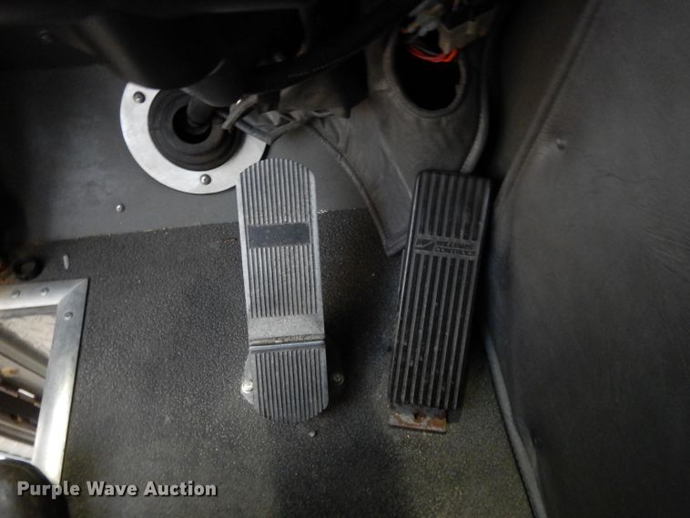 image for item DG6292 2001 E-one quint ladder fire truck