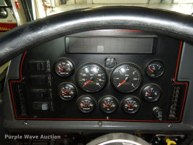 image for item DG6292 2001 E-one quint ladder fire truck