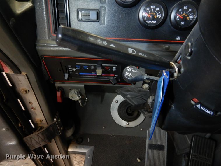 image for item DG6292 2001 E-one quint ladder fire truck