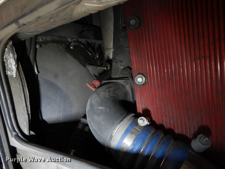 image for item DG6292 2001 E-one quint ladder fire truck