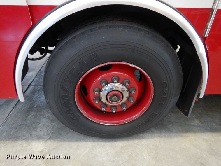 image for item DG6292 2001 E-one quint ladder fire truck