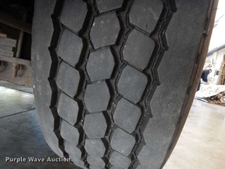 image for item DG6292 2001 E-one quint ladder fire truck