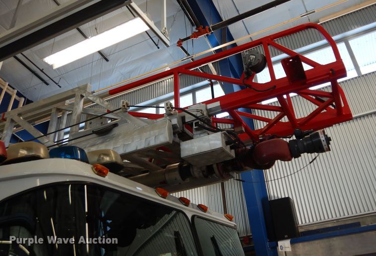 image for item DG6292 2001 E-one quint ladder fire truck