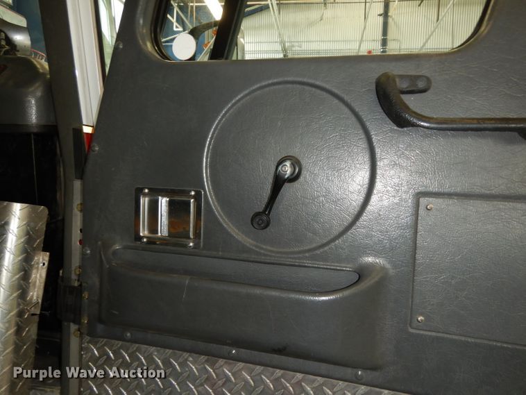 image for item DG6292 2001 E-one quint ladder fire truck