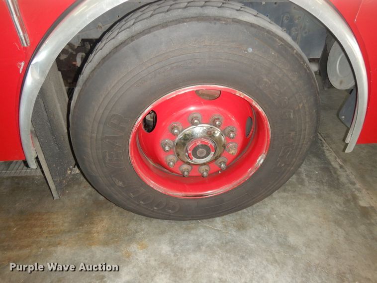 image for item DG6292 2001 E-one quint ladder fire truck