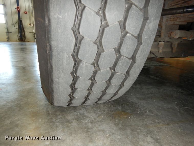 image for item DG6292 2001 E-one quint ladder fire truck