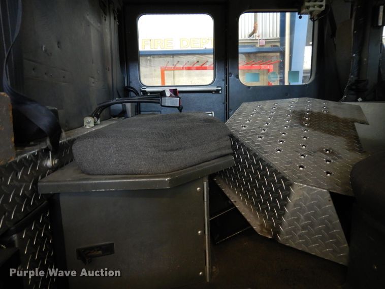 image for item DG6292 2001 E-one quint ladder fire truck