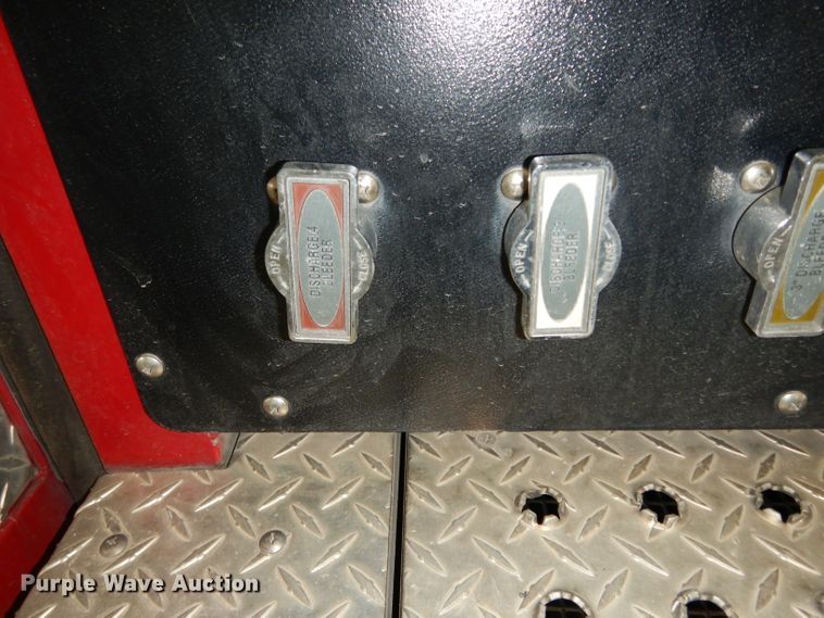 image for item DG6292 2001 E-one quint ladder fire truck