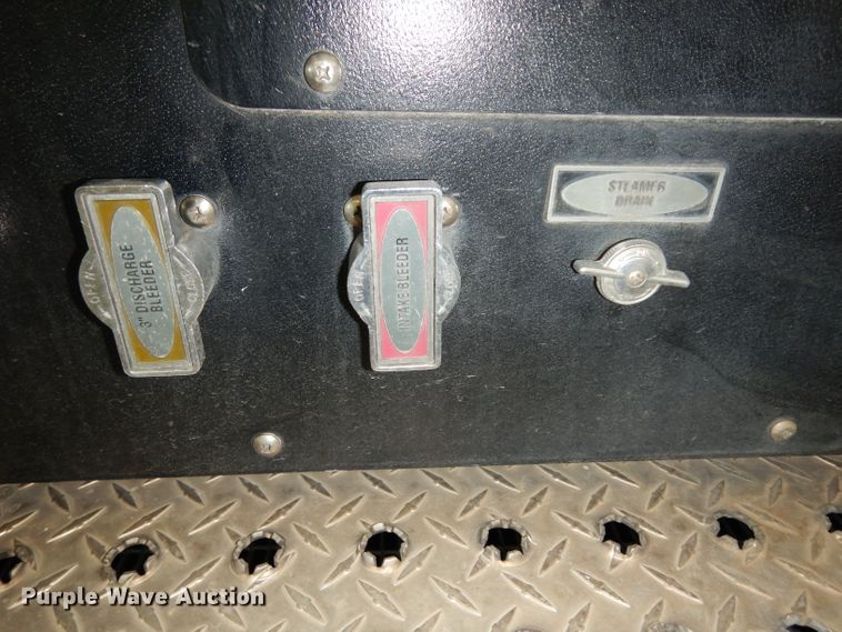 image for item DG6292 2001 E-one quint ladder fire truck