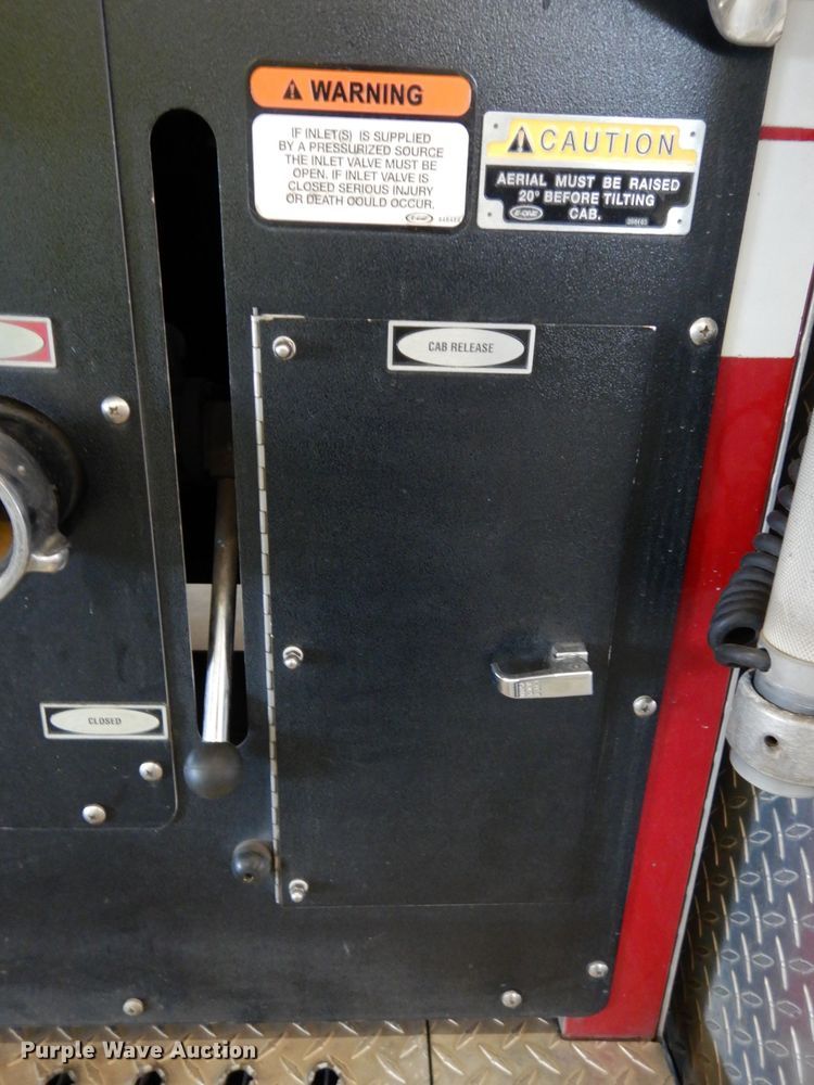 image for item DG6292 2001 E-one quint ladder fire truck